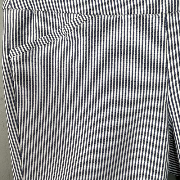 Coastal Capris Pants Signature Slimming Size 10 Petite Blue White Striped Preppy - Picture 4 of 13